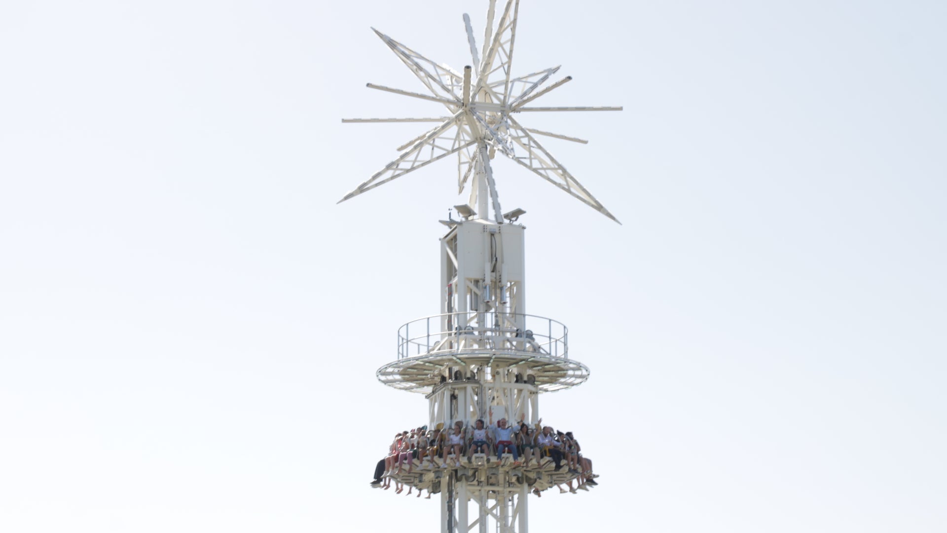 'Merlí' és la nova sensació al parc d'atraccions Tibidabo 'Merlí' és la nova sensació al parc d'atraccions Tibidabo