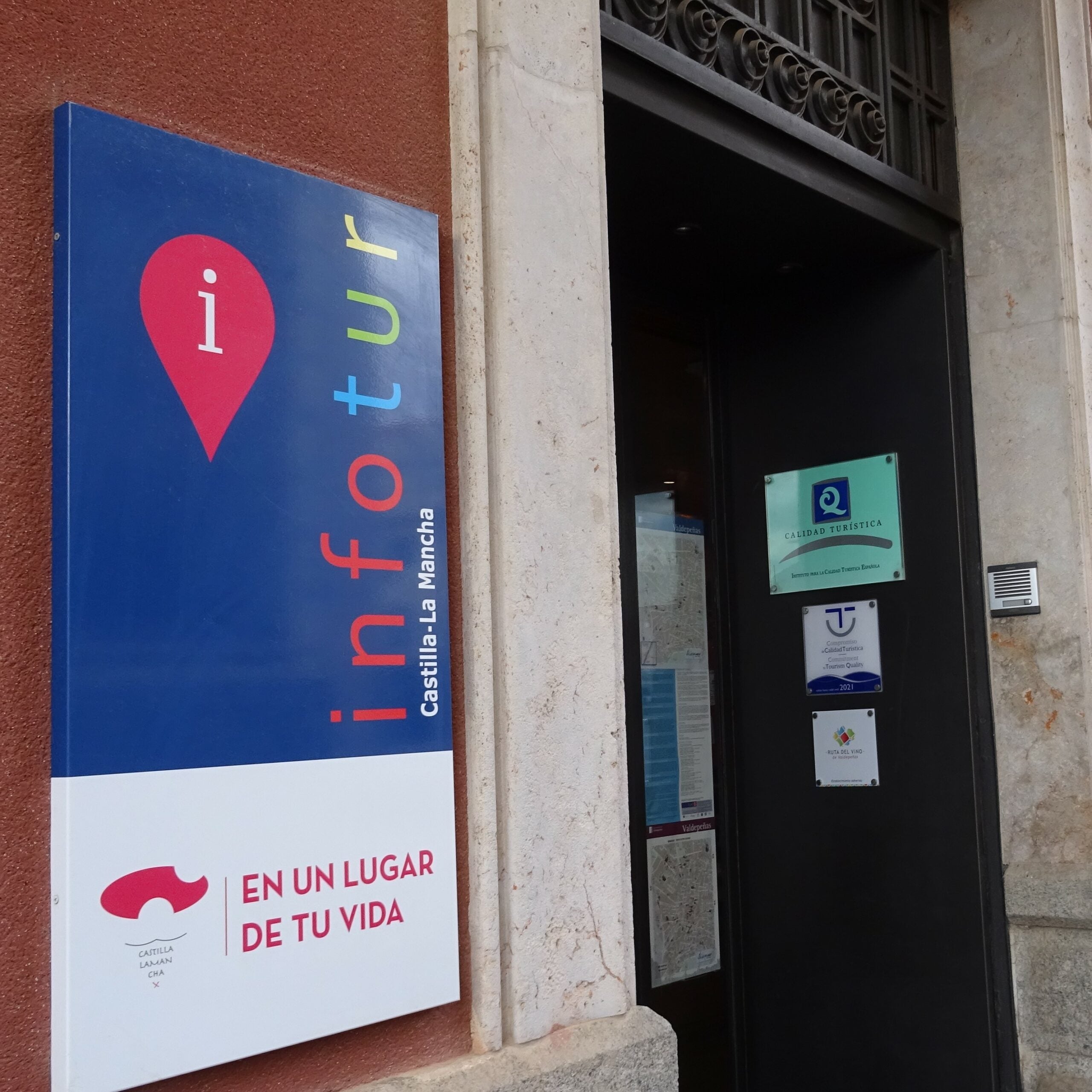 Valdepeñas es cada vez más un sitio de interés turístico a nivel nacional e incluso extranjero Valdepeñas es cada vez más un sitio de interés turístico a nivel nacional e incluso extranjero