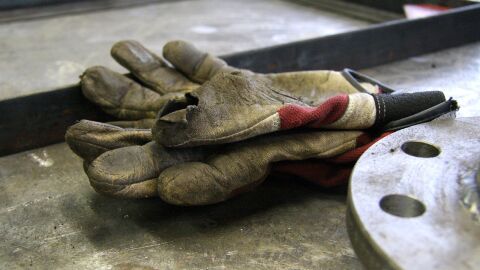 Guantes de jardiner&iacute;a tirados