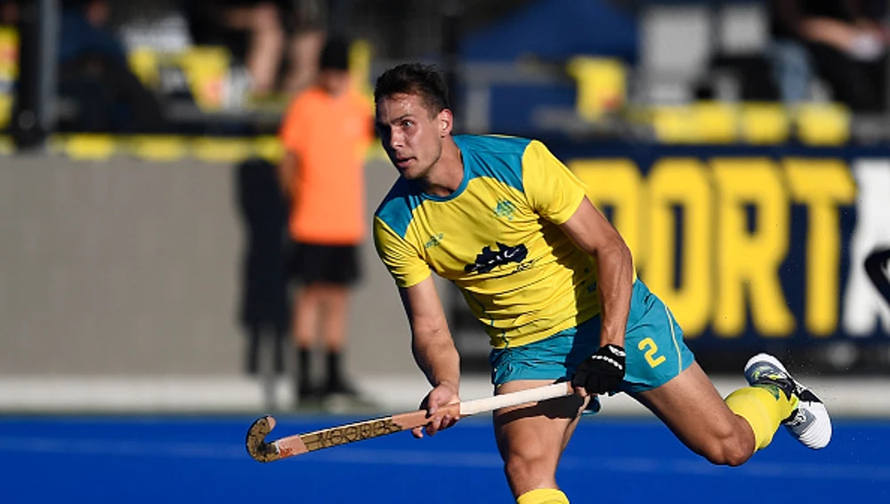 Imagen de archivo. Tom Craig de Australia corre el balón durante el partido de la Copa Oceanía 2019 entre los Kookaburras australianos y los Blacksticks de Nueva Zelanda en Birdwood Park. Imagen de archivo. Tom Craig de Australia corre el balón durante el partido de la Copa Oceanía 2019 entre los Kookaburras australianos y los Blacksticks de Nueva Zelanda en Birdwood Park.