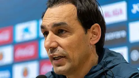 Tena: "Queremos cerrar el equipo antes de que empiece LaLiga" Tena: "Queremos cerrar el equipo antes de que empiece LaLiga"