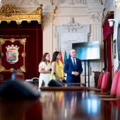 Marina García junto al alcalde de Málaga