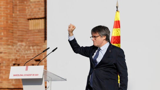 Carles Puigdemont interviene en el acto de bienvenida en su regreso a Espa&ntilde;a.