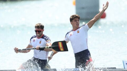Joan Antoni Moreno y Diego Dom&iacute;nguez celebran el bronce en una tremenda final de la prueba de C2 500 de pirag&uuml;ismo