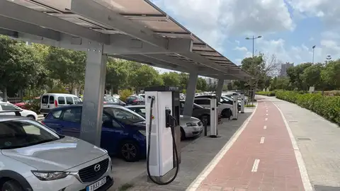 Punto de recarga en la zona del centro comercial Aqua Punto de recarga en la zona del centro comercial Aqua