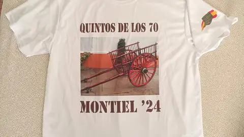 Los Quintos de los 70 de Montiel se han hecho camisetas. Los Quintos de los 70 de Montiel se han hecho camisetas.