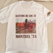Los Quintos de los 70 de Montiel se han hecho camisetas.
