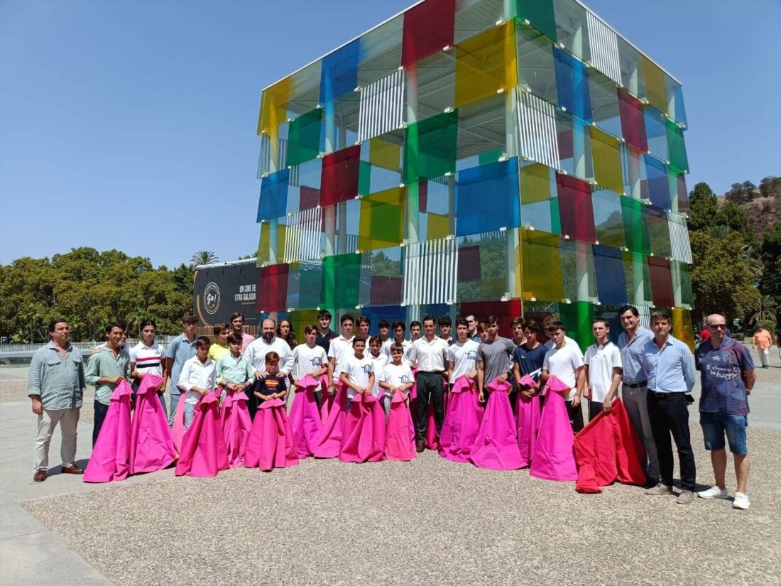 Galván ofrece una lección de vida y de toreo a los alumnos de la Escuela Taurina de la Diputación Provincial de Málaga Galván ofrece una lección de vida y de toreo a los alumnos de la Escuela Taurina de la Diputación Provincial de Málaga