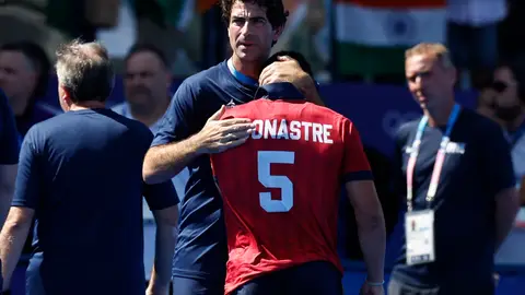 El español Jordi Bonastre reacciona tras perder ante India en el partido masculino de hockey por el bronce entre la India y España. EFE/ Sashenka Gutierrez El español Jordi Bonastre reacciona tras perder ante India en el partido masculino de hockey por el bronce entre la India y España. EFE/ Sashenka Gutierrez