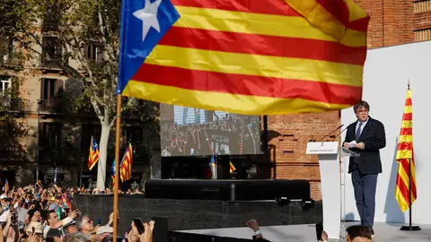 El expresidente catalán Carles Puigdemont, interviene en el acto de bienvenida para el que miles de independentistas se congregan en el paseo Lluís Companys El expresidente catalán Carles Puigdemont, interviene en el acto de bienvenida para el que miles de independentistas se congregan en el paseo Lluís Companys