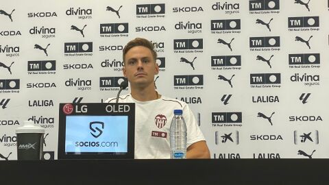 Dani G&oacute;mez en su presentaci&oacute;n como nuevo jugador del Valencia CF