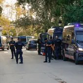 Despliegue policial de los Mossos d'Esquadra junto al Parlament por la investidura de Salvador Illa. Despliegue policial de los Mossos d'Esquadra junto al Parlament por la investidura de Salvador Illa.