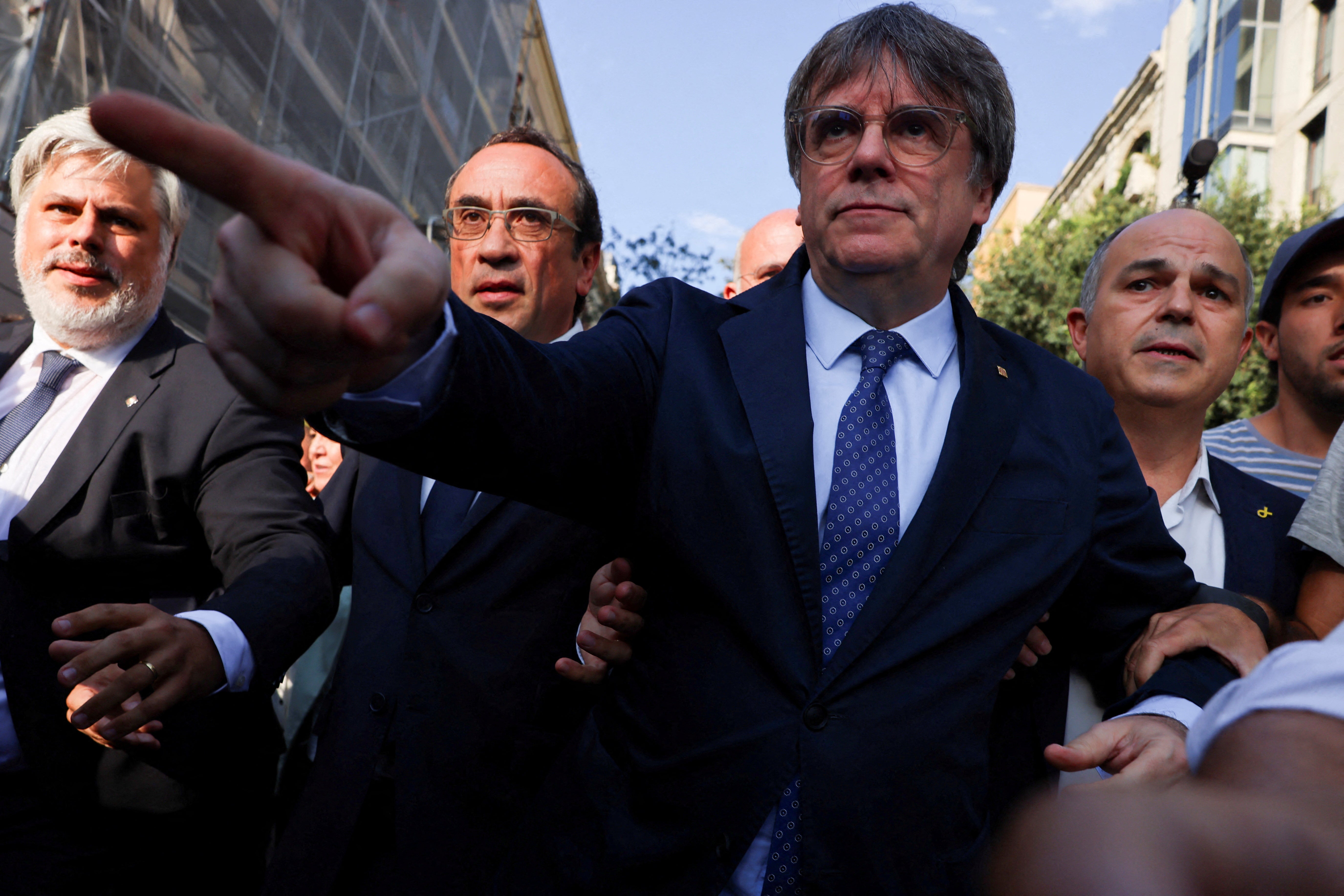 Puigdemont regresa a Waterloo y Turull vuelve a Cataluña tras dormir en el sur de Francia Puigdemont regresa a Waterloo y Turull vuelve a Cataluña tras dormir en el sur de Francia