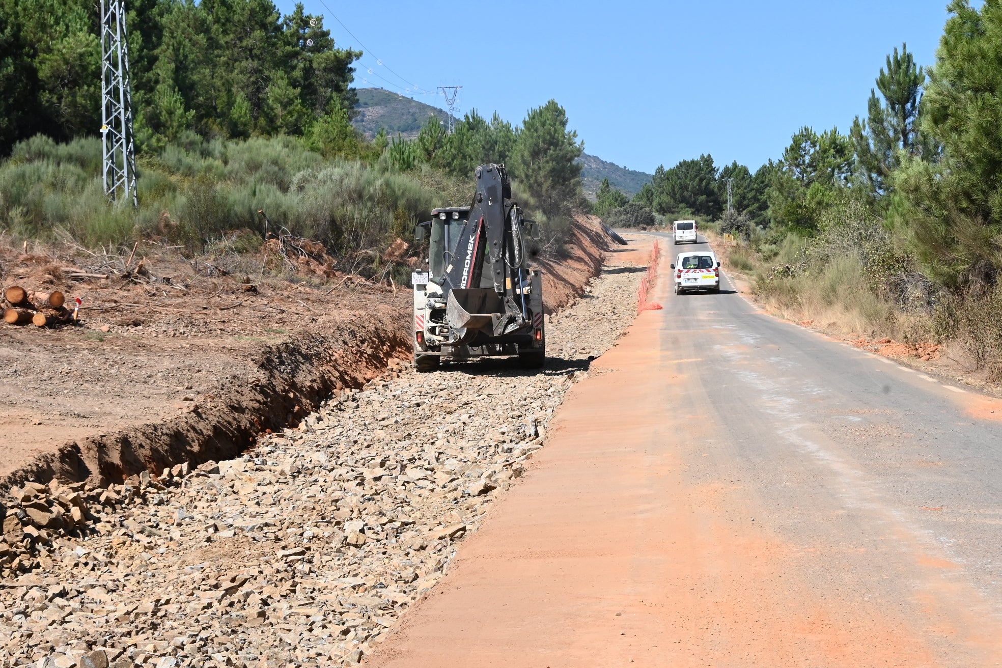 La Diputación de Cáceres acondiciona la carretera de Casar de Palomero a La Pesga por Rivera Oveja La Diputación de Cáceres acondiciona la carretera de Casar de Palomero a La Pesga por Rivera Oveja