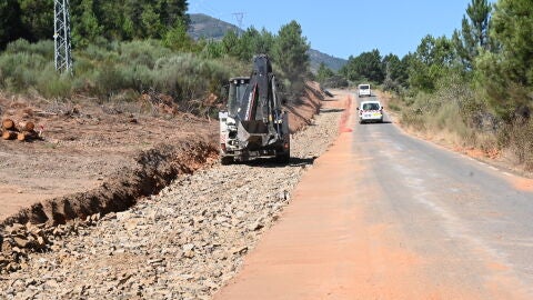 La Diputaci&oacute;n de C&aacute;ceres acondiciona la carretera de Casar de Palomero a La Pesga por Rivera Oveja