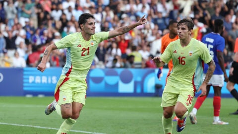 Sergio Camello celebra el gol de la victoria de Espa&ntilde;a en los JJOO de Par&iacute;s