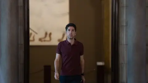 El portavoz de los Comuns en el Parlament, David Cid, a su llegada a la reunión de la Diputación Permanente para convocar el pleno de investidura del presidente de la Generalitat, en el Parlament de Cataluña El portavoz de los Comuns en el Parlament, David Cid, a su llegada a la reunión de la Diputación Permanente para convocar el pleno de investidura del presidente de la Generalitat, en el Parlament de Cataluña