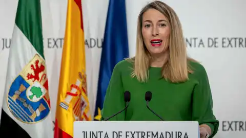 La Presidenta Guardiola lamenta que con la investidura de Illa "pierde Extremadura" y las CCAA que defienden la igualdad La Presidenta Guardiola lamenta que con la investidura de Illa "pierde Extremadura" y las CCAA que defienden la igualdad
