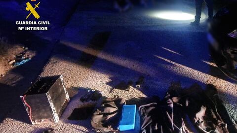 La Guardia Civil de Crevillent detiene a tres hombres tras robar en una gasolinera de Murcia.