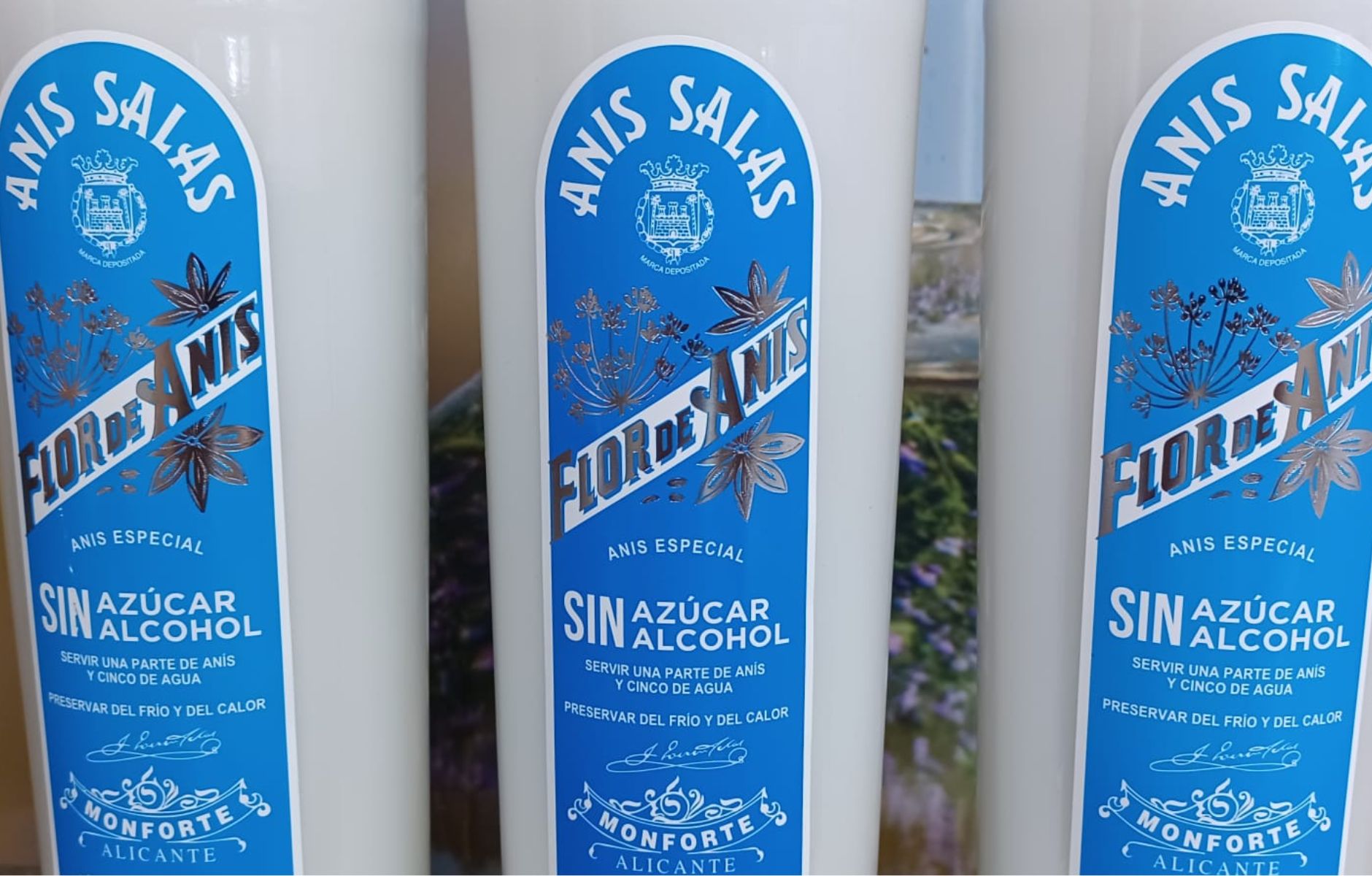Disfruta de la auténtica paloma de anís sin alcohol de Anís Salas, el mejor digestivo Disfruta de la auténtica paloma de anís sin alcohol de Anís Salas, el mejor digestivo