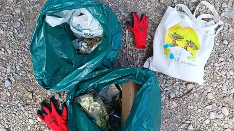 Imagen del abandono de residuos junto al cauce del Riu Millars Imagen del abandono de residuos junto al cauce del Riu Millars