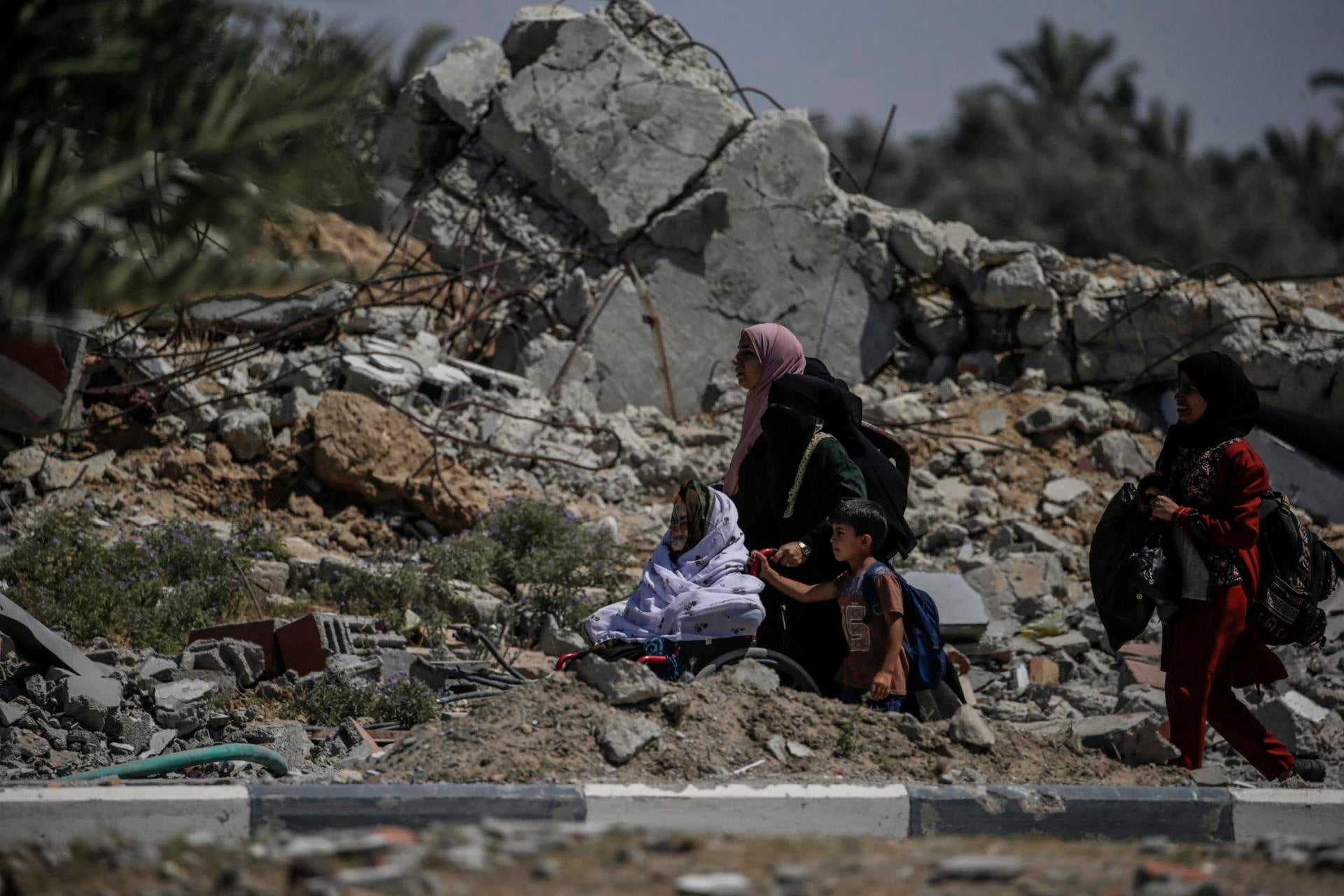 Más de 100 muertos por un ataque israelí contra una escuela en Gaza Más de 100 muertos por un ataque israelí contra una escuela en Gaza