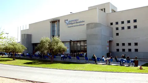 Edificio del campus de la Universidad Miguel Hernández en su campus de Sant Joan d'Alacant. Edificio del campus de la Universidad Miguel Hernández en su campus de Sant Joan d'Alacant.
