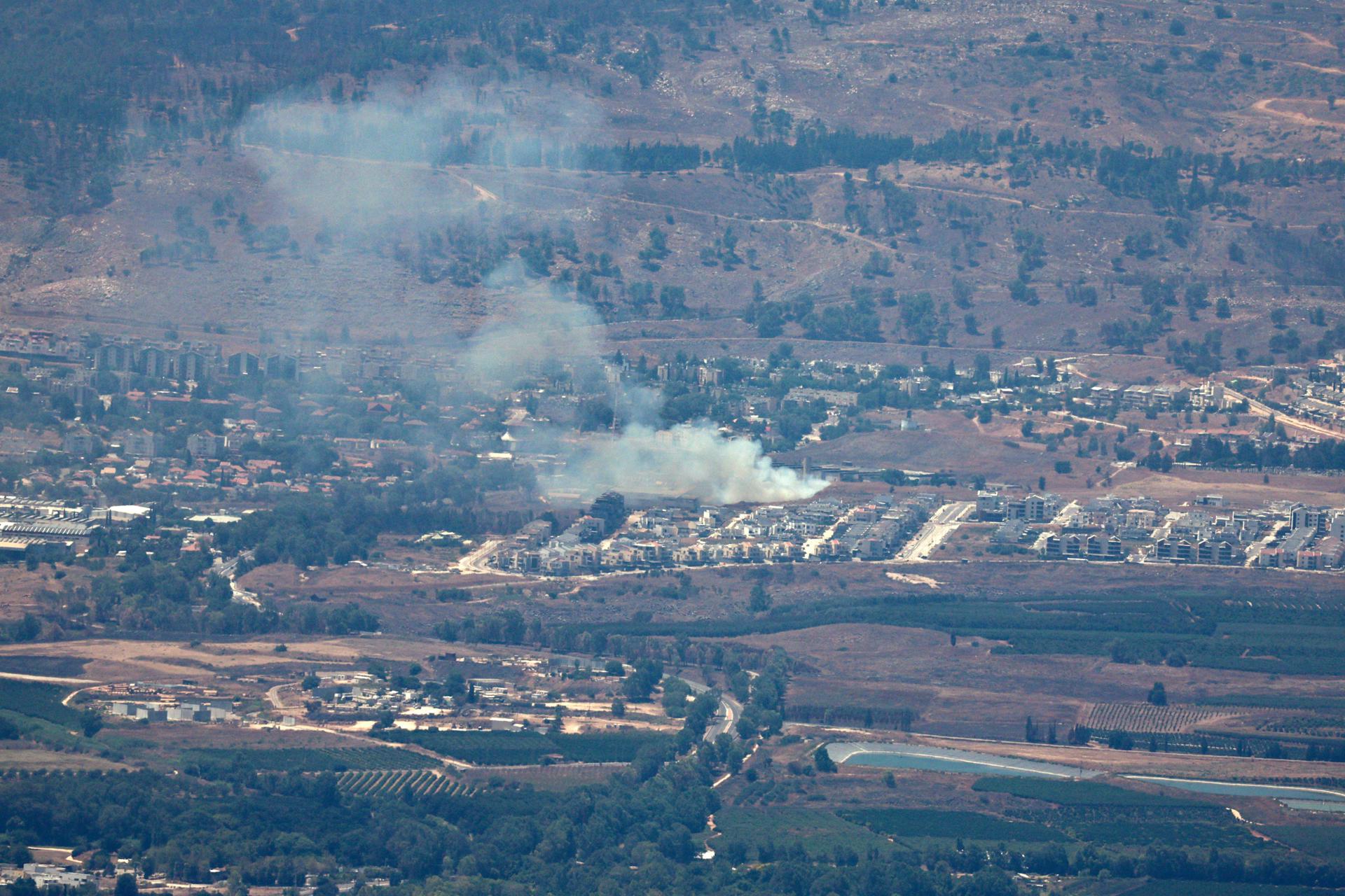 Hezbolá lanza decenas de proyectiles contra el norte de Israel desde el sur de Líbano Hezbolá lanza decenas de proyectiles contra el norte de Israel desde el sur de Líbano