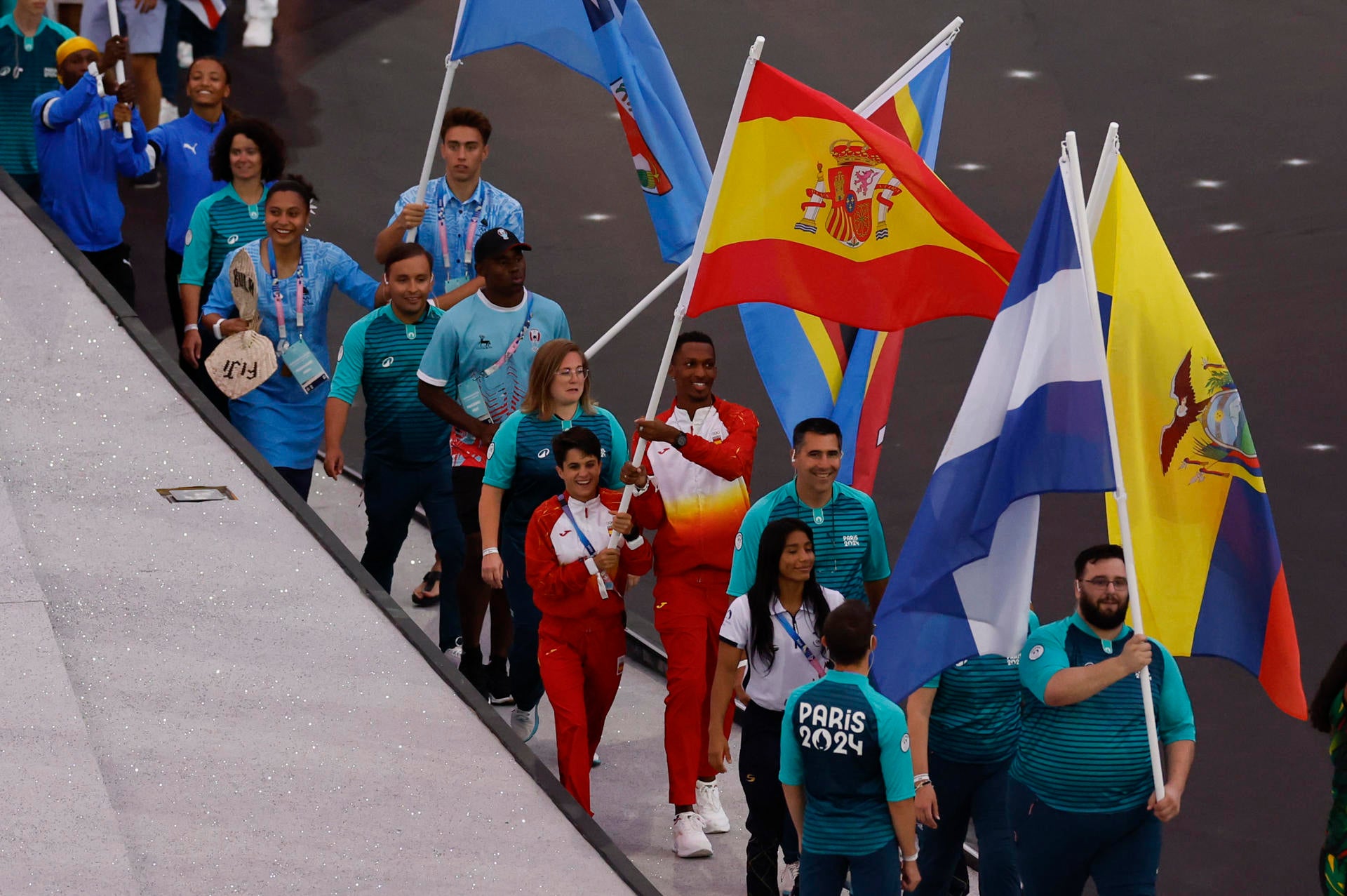 La delegación española durante la ceremonia de clausura de los Juegos Olímpicos de París 2024 celebrada este domingo, en el Estadio de Francia en Saint-Denis (Francia). La delegación española durante la ceremonia de clausura de los Juegos Olímpicos de París 2024 celebrada este domingo, en el Estadio de Francia en Saint-Denis (Francia).