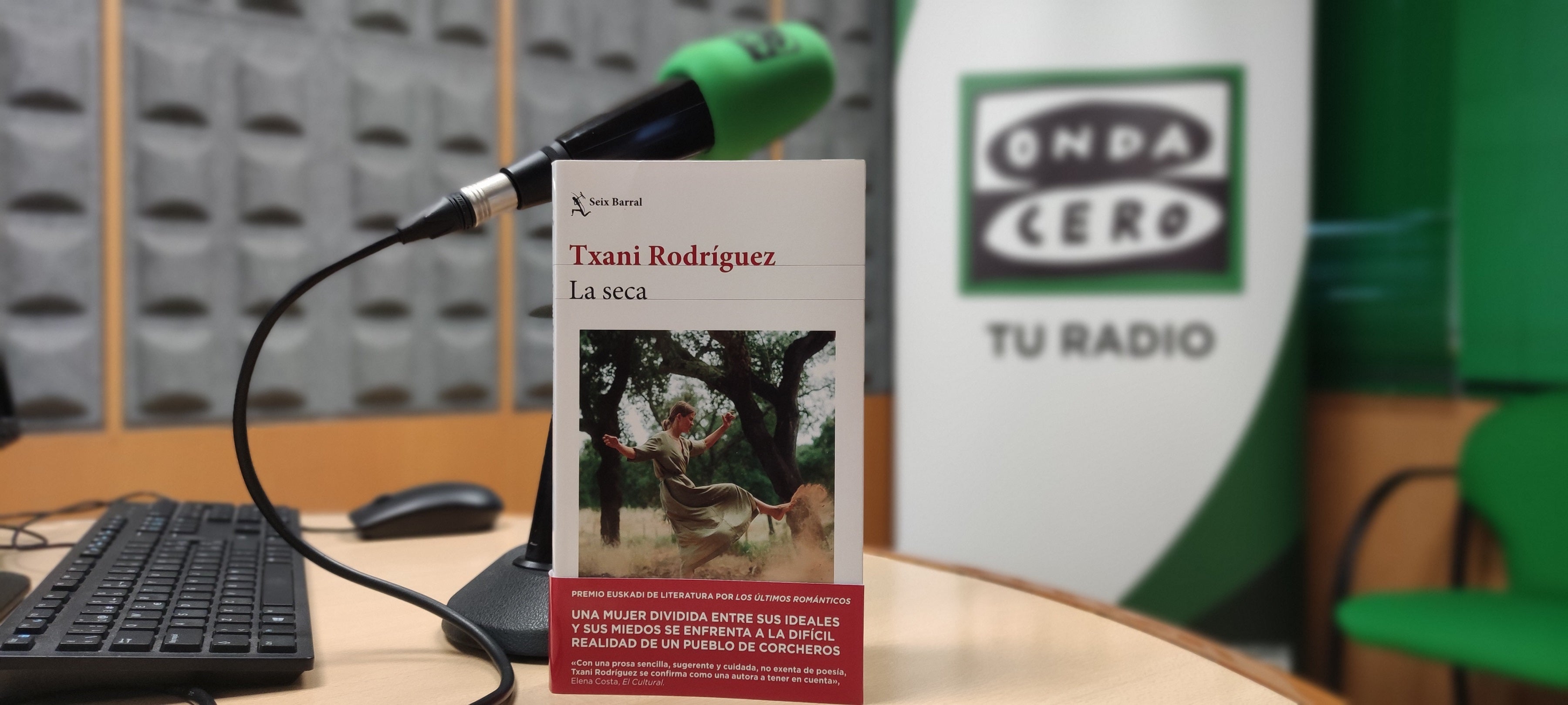 Txani Rodríguez: "Me fascina el oficio artesanal y centenario de los corcheros, es el paisaje de mi infancia" Txani Rodríguez: "Me fascina el oficio artesanal y centenario de los corcheros, es el paisaje de mi infancia"