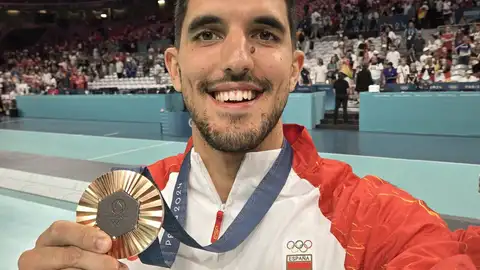 Miguel Sánchez-Migallón con la medalla de bronce Miguel Sánchez-Migallón con la medalla de bronce