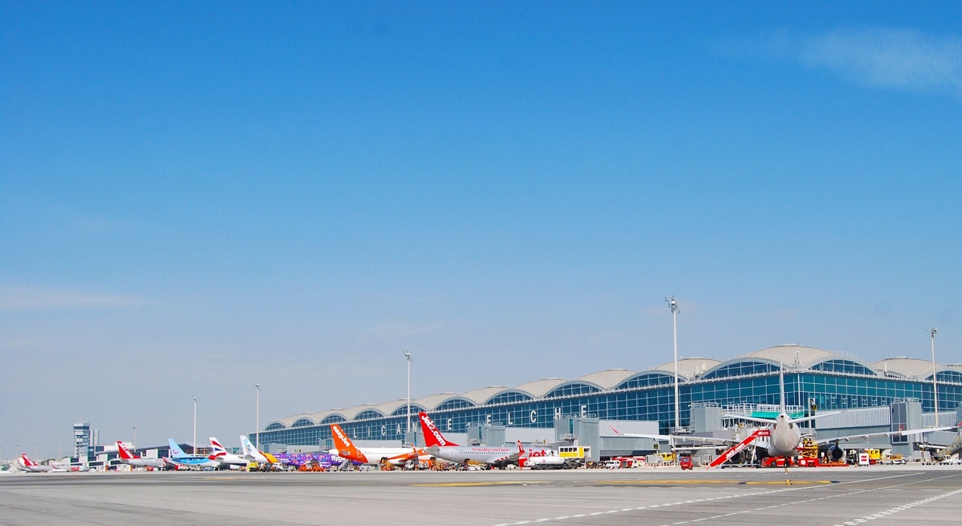 Los aeropuertos de València y de Alicante han alcanzado el récord de viajeros en el mes de julio Los aeropuertos de València y de Alicante han alcanzado el récord de viajeros en el mes de julio