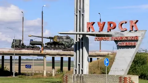 Una imagen fija tomada de un vídeo proporcionado el 10 de agosto de 2024 por el Ministerio de Defensa de Rusia muestra a tropas rusas entregando equipo militar a la región de Kursk, Rusia. Una imagen fija tomada de un vídeo proporcionado el 10 de agosto de 2024 por el Ministerio de Defensa de Rusia muestra a tropas rusas entregando equipo militar a la región de Kursk, Rusia.