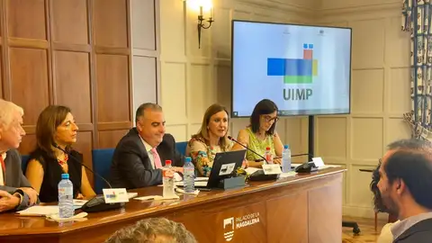 La alcaldesa durante su intervención en la jornada en Santander La alcaldesa durante su intervención en la jornada en Santander