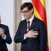 El presidente electo de la Generalitat, Salvador Illa, y el expresidente, Pere Aragonés, durante el acto de toma posesión de Illa El presidente electo de la Generalitat, Salvador Illa, y el expresidente, Pere Aragonés, durante el acto de toma posesión de Illa