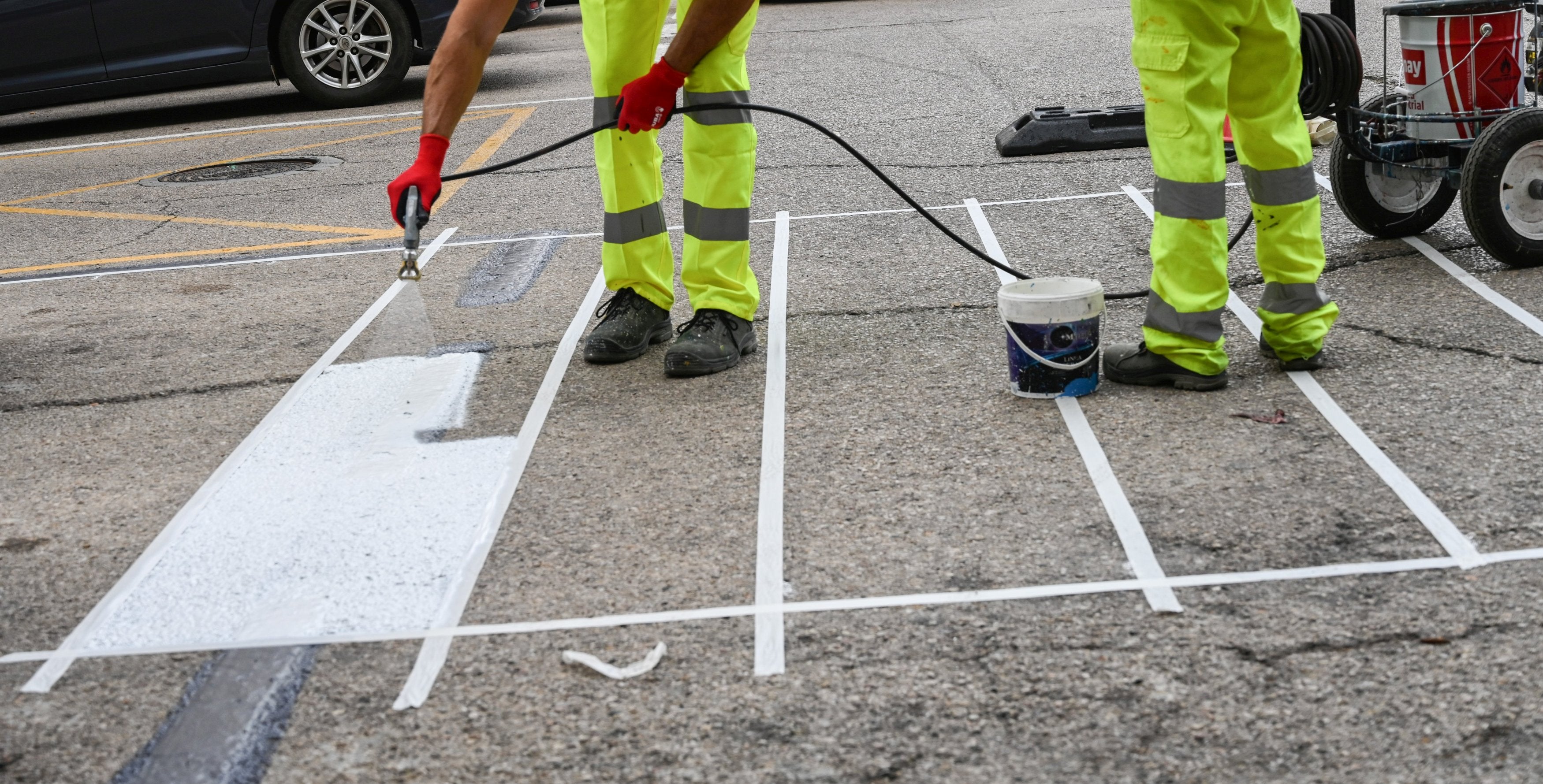 El Ayuntamiento de València repinta la señalización viaria en diferentes barrios y refuerza la seguridad vial El Ayuntamiento de València repinta la señalización viaria en diferentes barrios y refuerza la seguridad vial