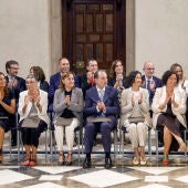 BARCELONA, 12/08/2024.- Los consellers del nuevo Govern de Salvador Illa aplauden durante el acto de toma de posesión celebrado este lunes en Barcelona. EFE/ Andreu Dalmau