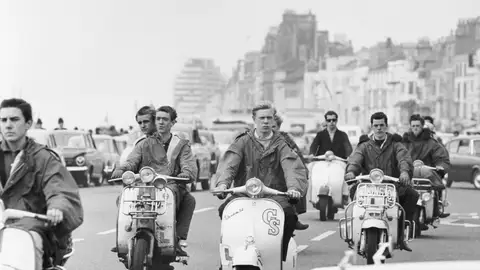 Un grupo de mods a principios de los años 60 en Inglaterra Un grupo de mods a principios de los años 60 en Inglaterra