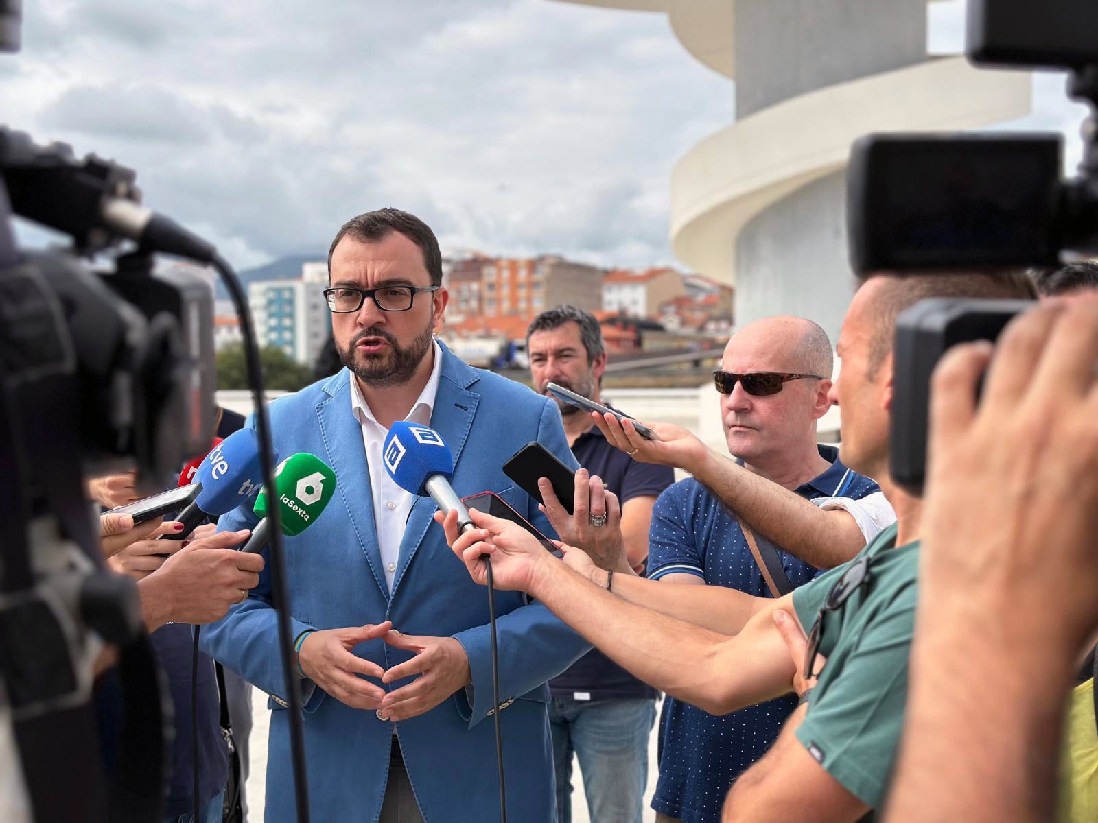 Barbón asegura que se presentará a la reelección en la FSA y como candidato a la presidencia de Asturias Barbón asegura que se presentará a la reelección en la FSA y como candidato a la presidencia de Asturias