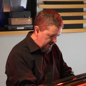 Lorenzo Moya al piano Lorenzo Moya al piano