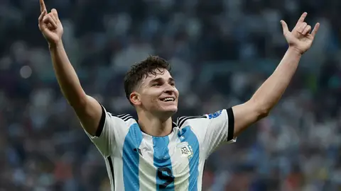 Julián Álvarez pasa reconocimiento médico con el Atlético Julián Álvarez pasa reconocimiento médico con el Atlético