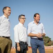El ministro de la Presidencia, Justicia y Relaciones con las Cortes, Felix Bolaños (1d), y el ministro de Transportes y Movilidad Sostenible, Óscar Puente, durante la visita a las obras de la línea de AVE. A 13 de agosto de 2024, en Níjar, Almería - Marian León -