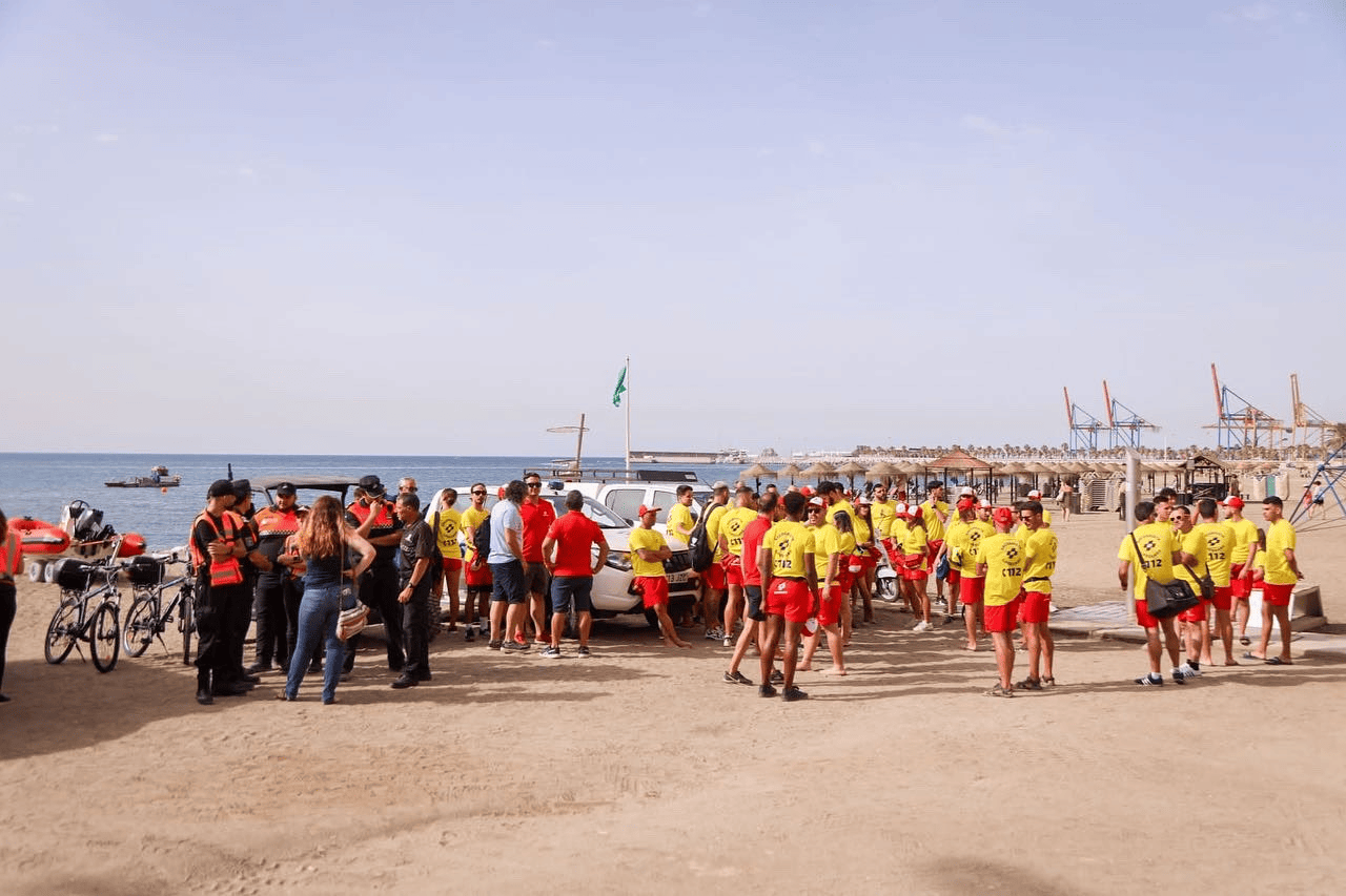 Alberto García: "Hacen falta más efectivos para garantizar la seguridad en las playas" Alberto García: "Hacen falta más efectivos para garantizar la seguridad en las playas"