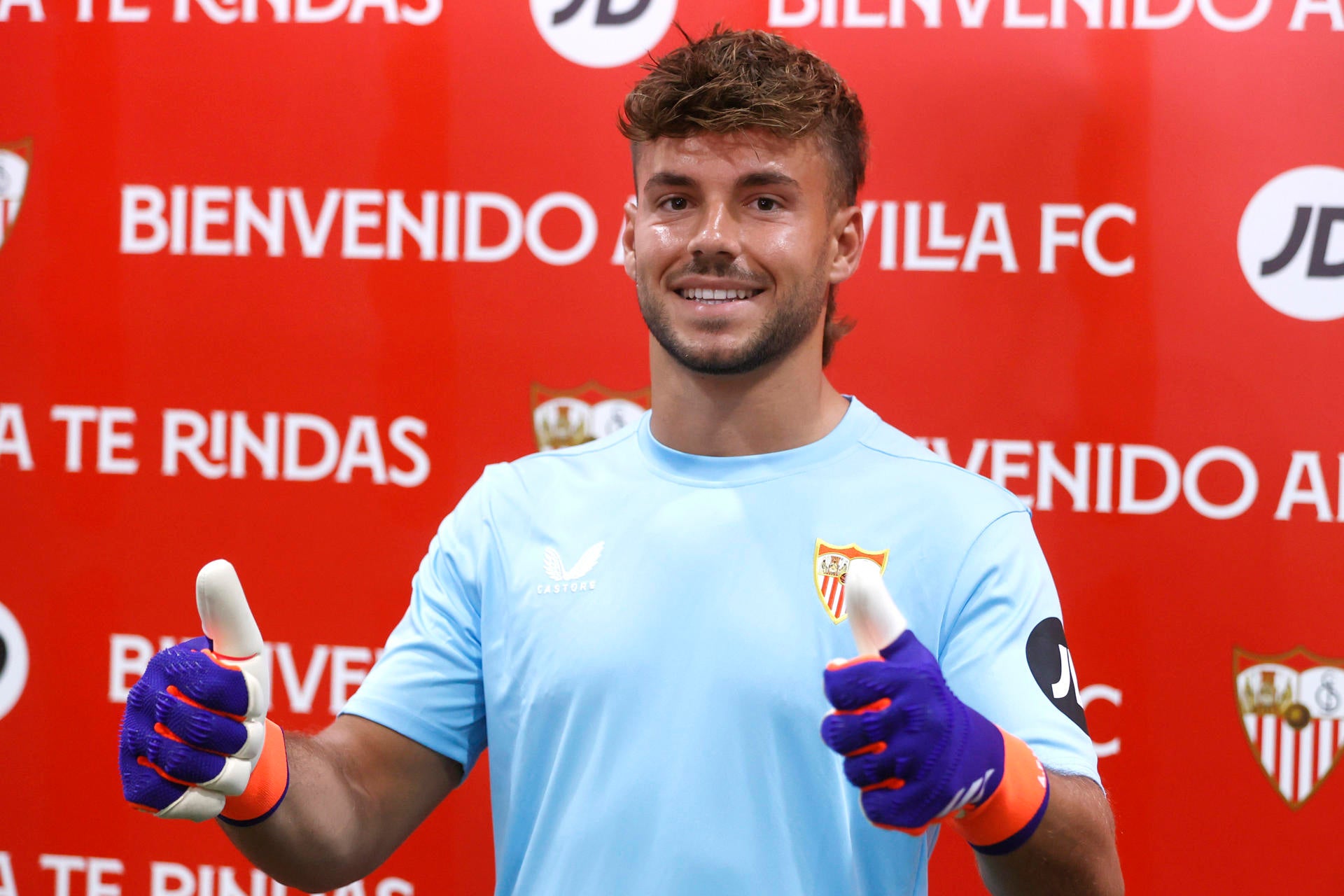 Álvaro Fernández, feliz por jugar "en uno de los clubes más grandes de Europa" Álvaro Fernández, feliz por jugar "en uno de los clubes más grandes de Europa"