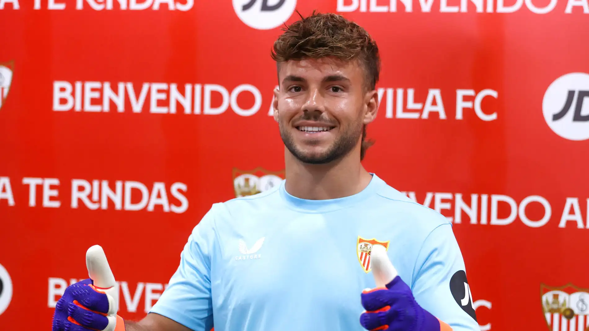 Álvaro Fernández, feliz por jugar "en uno de los clubes más grandes de Europa" Álvaro Fernández, feliz por jugar "en uno de los clubes más grandes de Europa"
