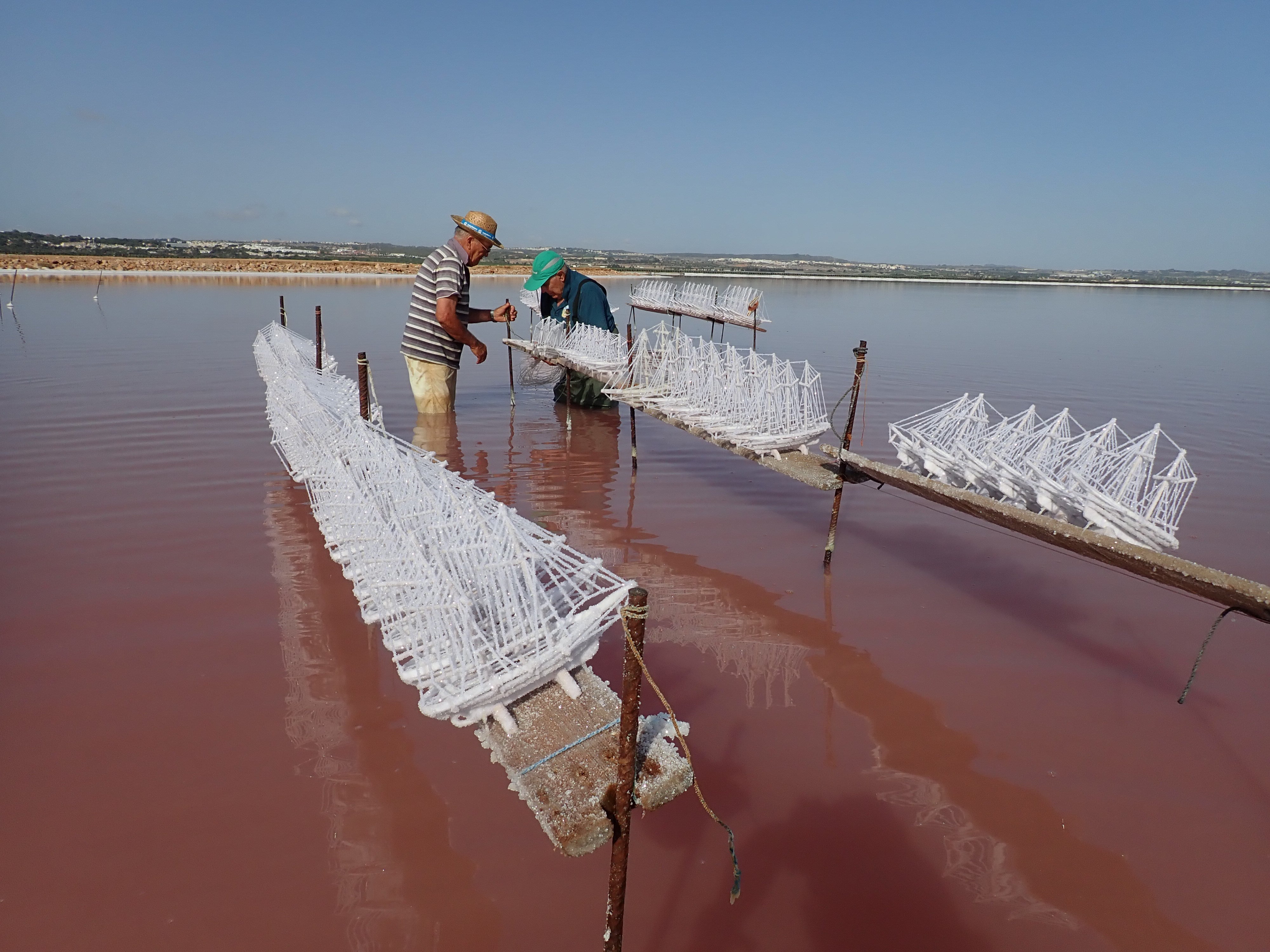 Torrevieja conserva su artesanía salinera con el icónico barco de sal Torrevieja conserva su artesanía salinera con el icónico barco de sal