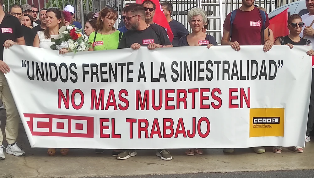 "Unidos frente a la siniestralidad. No más muertes en el trabajo" "Unidos frente a la siniestralidad. No más muertes en el trabajo"