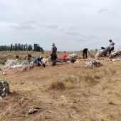 Excavaciones en el crómlech de Lobones/Cantos Blancos (Bernardos)