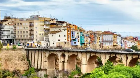 La Vila Joiosa desbloquea las obras de rehabilitación del puente sobre el río Amadorio La Vila Joiosa desbloquea las obras de rehabilitación del puente sobre el río Amadorio