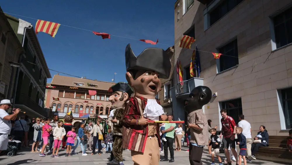 Cabezudos en las calles de Zuera Cabezudos en las calles de Zuera